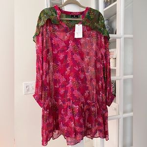 Emily Lovelock NWT size large